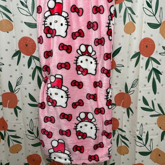 Hello Kitty Blanket - Picture 3 of 3